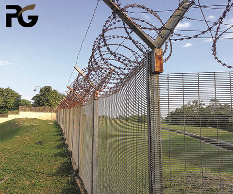 8 Gauge Wire Mesh Home 2m Height Security Metal Fencing And Gates Eco Friendly