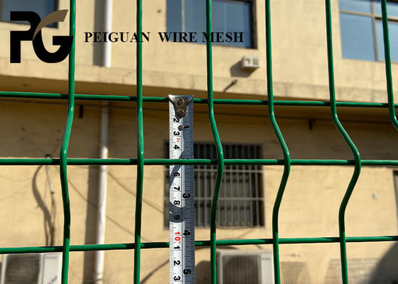 2m Galvanized Wire V Mesh Security Fencing With Peach Post
