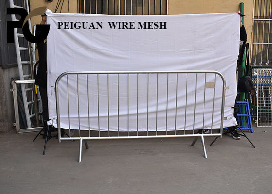 Hot Dipped Galvanized Outdoor Crowd Control Barriers For Traffic Road Safety