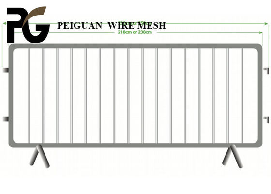 Hot Dipped Galvanized Outdoor Crowd Control Barriers For Traffic Road Safety