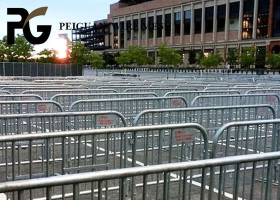 Hot Dipped Galvanized Outdoor Crowd Control Barriers For Traffic Road Safety