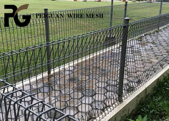 Garden Roll Top Mesh Fence Panels Welded Steel Triangle Bending