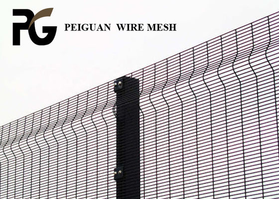 4mm Galvanised Welded Mesh Fencing For Residential Safety